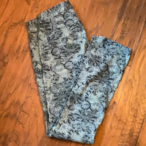 Tory Burch Denim - Tory Burch Ivy Super Skinny Kano Revised Blue Floral Jeans. Size 29